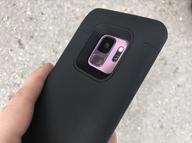 These Are the Two Accessories Every Galaxy S9/S9+ Owner Needs to Own