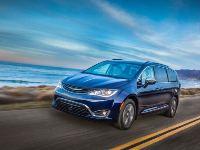 2018 Chrysler Pacifica Hybrid Minivan Is the Perfect Family Vehicle