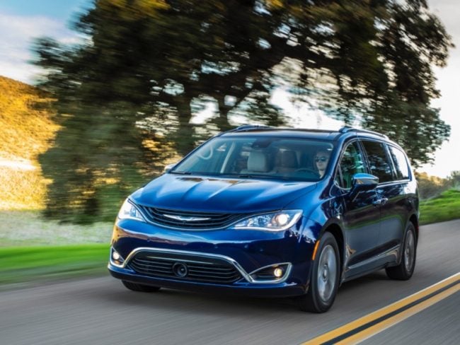 2018 Chrysler Pacifica Hybrid Minivan Is the Perfect Family Vehicle