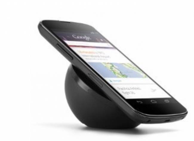 TwelveSouth PowerPic Is a Picture-Perfect Wireless Charging Stand