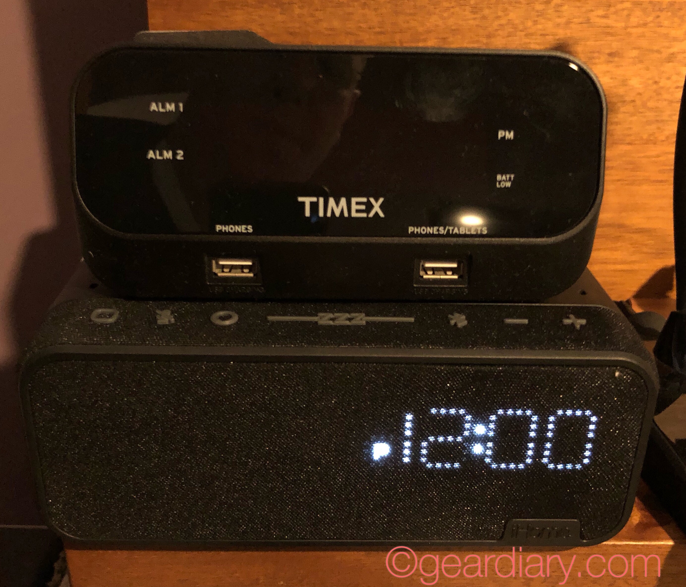 iHome iAV14 Is a Small but Powerful Bedside Clock with Alexa Builtin