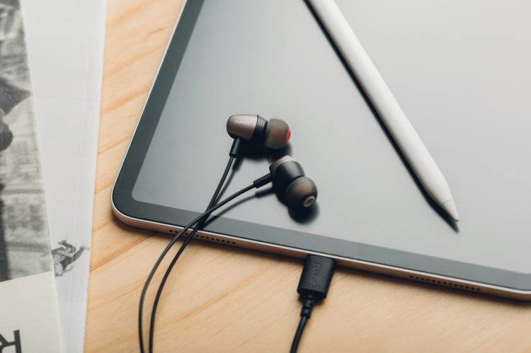 Moshi’s New USB Type-C Headsets Will Help You Cope with Having No Headphone Jack