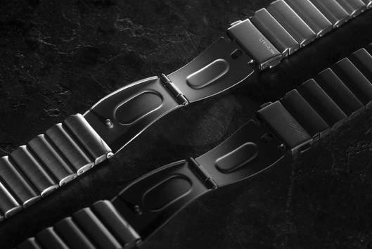 The Nomad Titanium Band Is a Classy Apple Watch Band with a Clasp