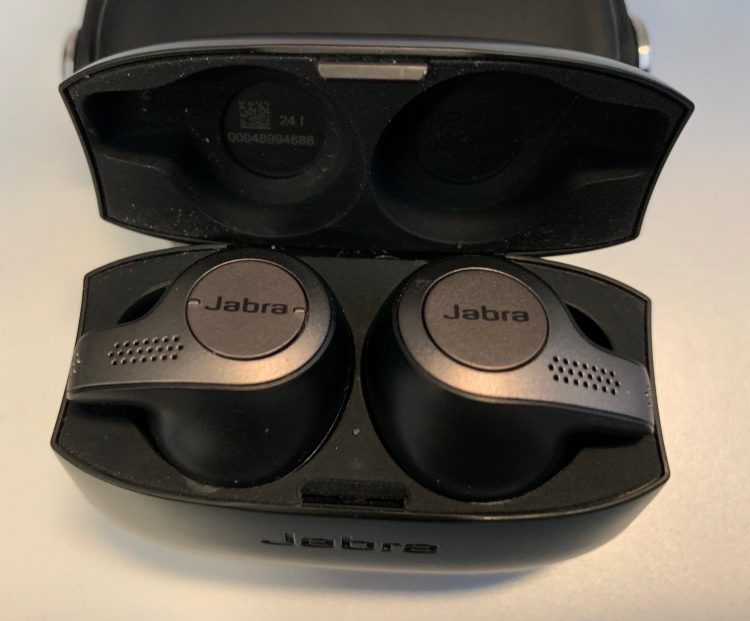 Jabra's Evolve 65t Are a Bold Alternative to Apple's Airpods