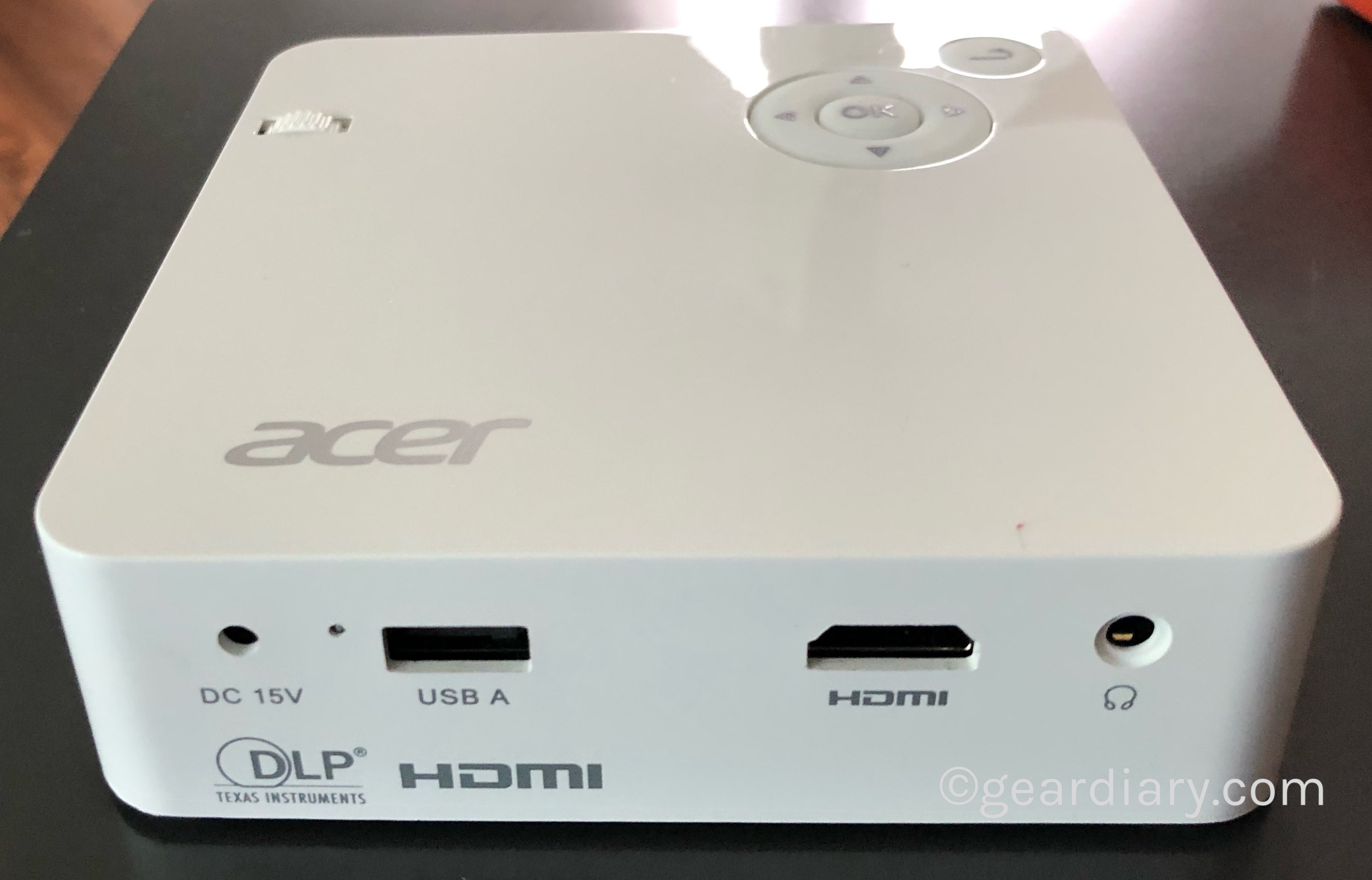 Acer C202i Portable LED Projector Takes the Big Screen Anywhere