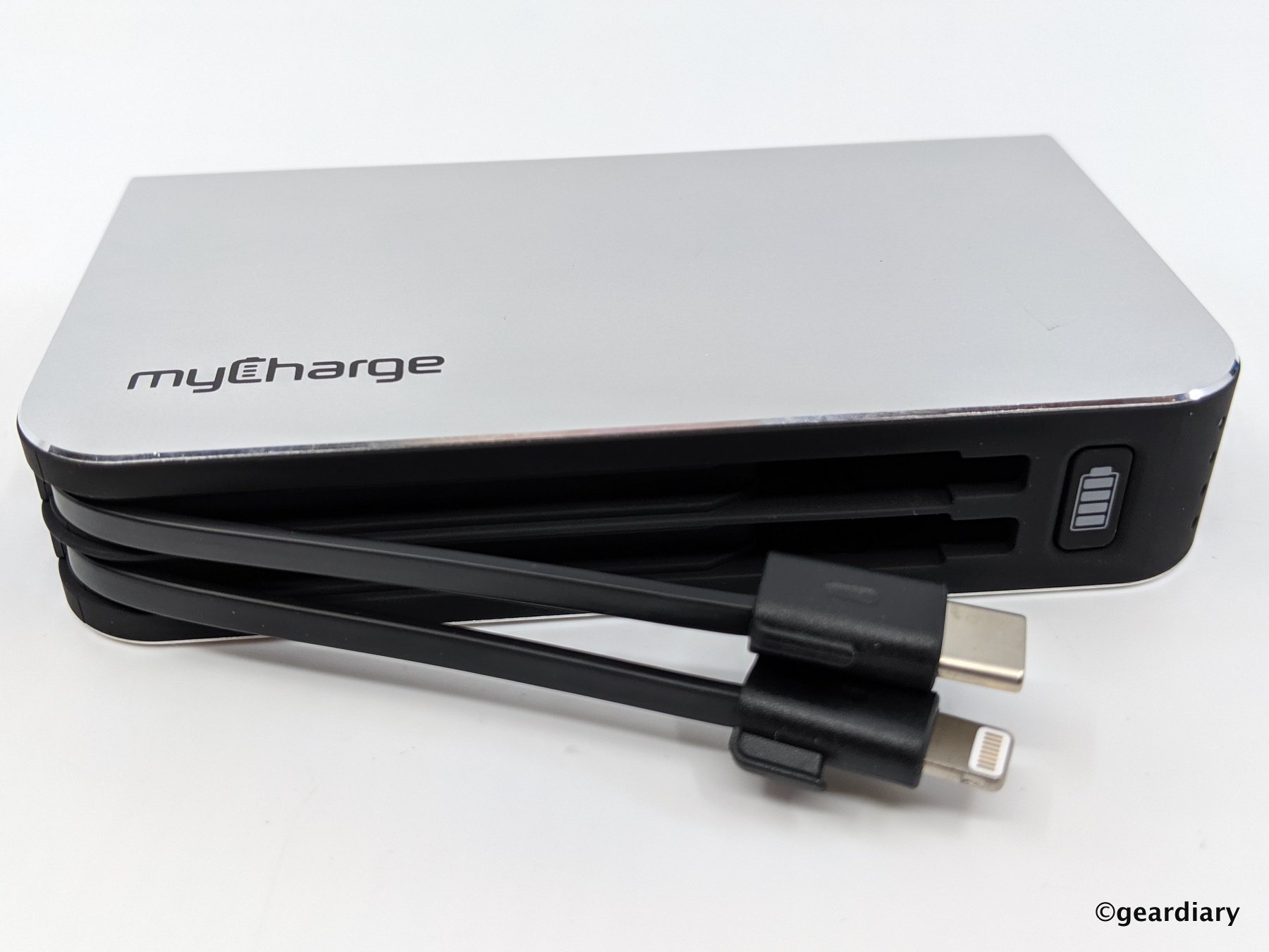 https://geardiary.com/wp-content/uploads/2019/06/09-myCharge-HubMax-Universal-008.jpg