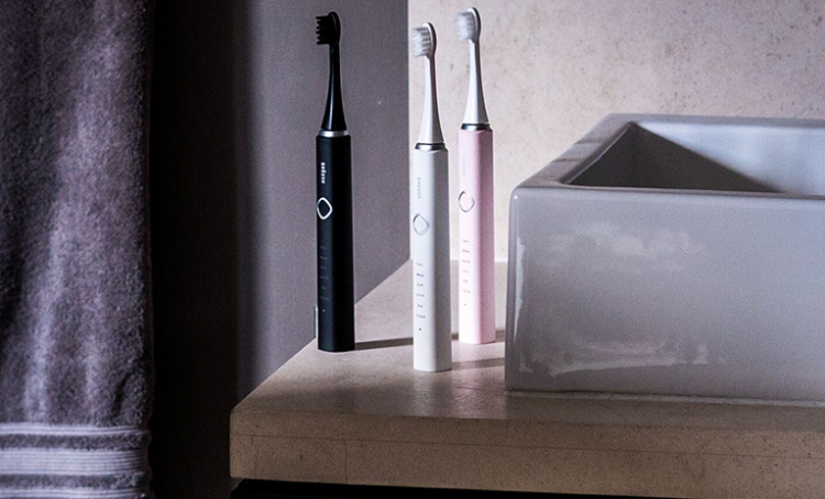 Bruush Your Teeth with One of the Smartest Toothbrushes on the Market