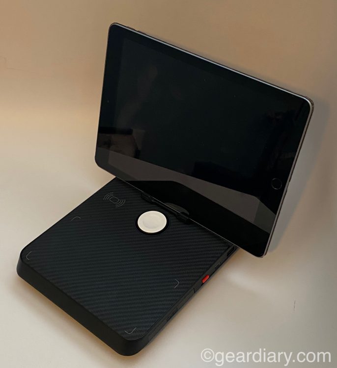 Pitaka Air Omni 6-in-1 Charging Solution Is Something Special