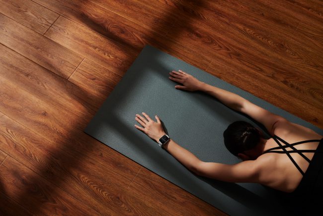 The Zepp E Is a Wellness-Focused Wearable That Fuses Style with AI to Better Monitor Well-Being