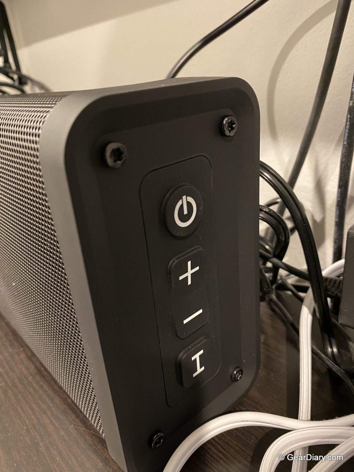 Zvox SB380 Soundbar Is a Nice Upgrade from Your TV's Builtin Speakers