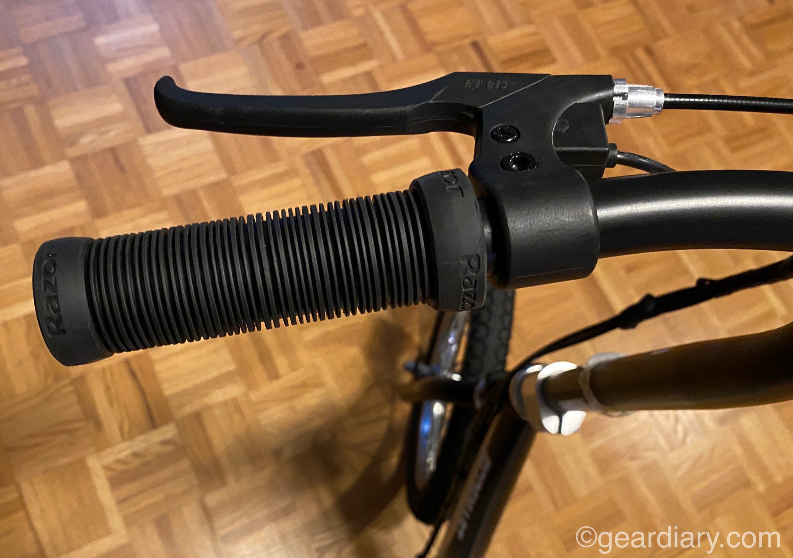 Razor EcoSmart Metro HD Electric Scooter Is a Fun Yet Practical Ride ...