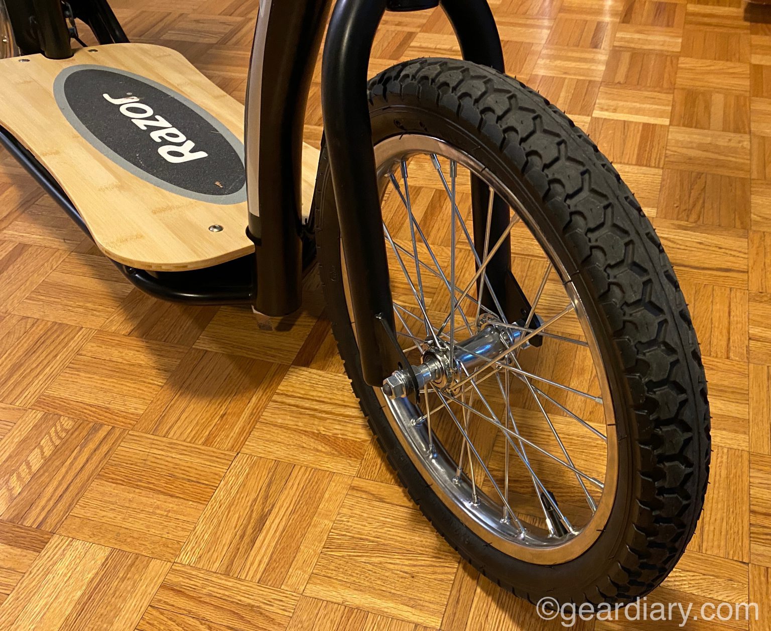 Razor EcoSmart Metro HD Electric Scooter Is a Fun Yet Practical Ride