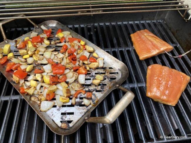 Salmon & veggies cooked on the Weber Spirit SX-315 Smart Grill
