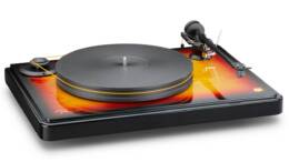 Fender x MoFi PrecisionDeck Turntable Combines Fender Style with MoFi Sound