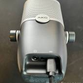 Ports on the bottom of the AKG Ara microphone