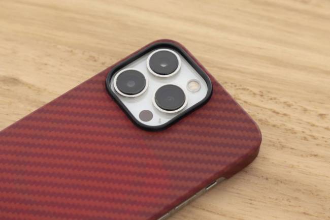 Camera cutout on the Pitaka MagEZ Case Pro for iPhone 13.