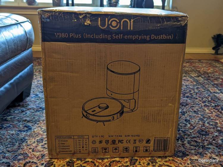 Outer shipping box for the Uoni V980Plus Robot Vacuum Cleaner.