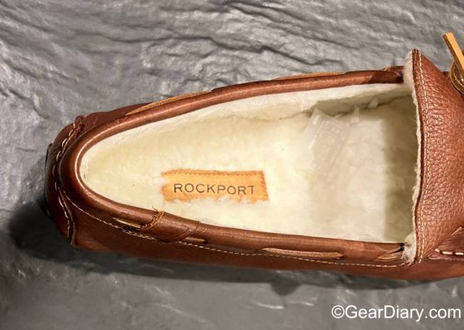 Synthetic shearling on the inside of the Rockport Men’s Rhyder Tie Slipper