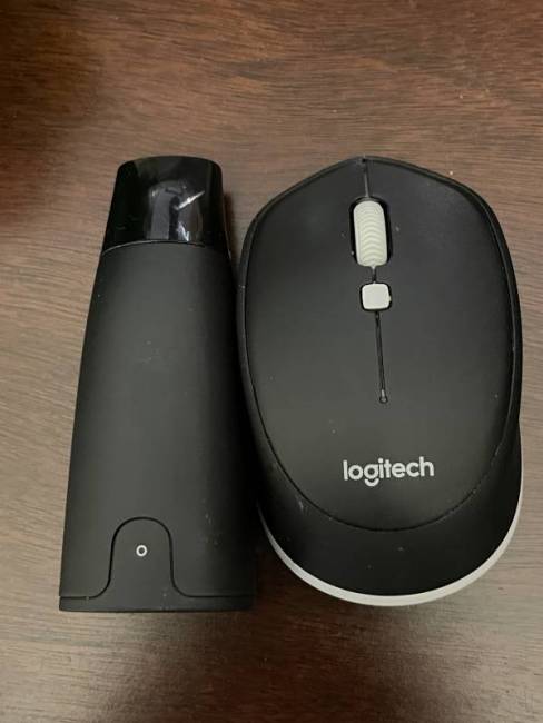 Lumen device next to a Logitech mouse