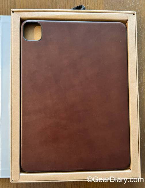 Nomad Modern Leather Case in retail box