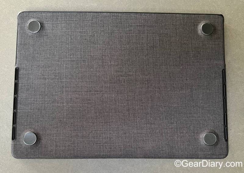 The back of the Incase Textured Hardshell in Woolenex for MacBook Pro 14”