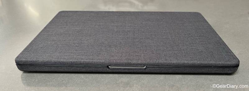 Front edge of the Incase Textured Hardshell in Woolenex for MacBook Pro 14”