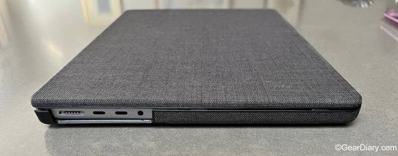 The left side of the Incase Textured Hardshell in Woolenex for MacBook Pro 14”