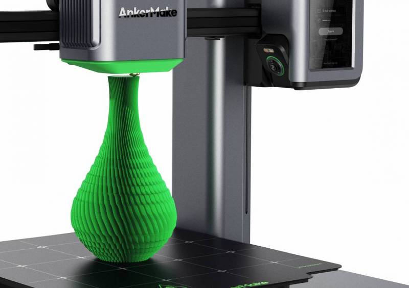 Anker Make M5 3D Printer making a vase.