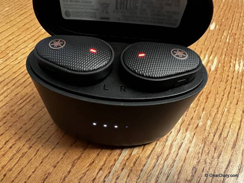Yamaha TW-E5B True Wireless Earbuds showing remaining charge.