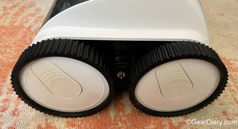 Wheels on the Aiper Seagull 1500 Cordless Robotic Pool Cleaner