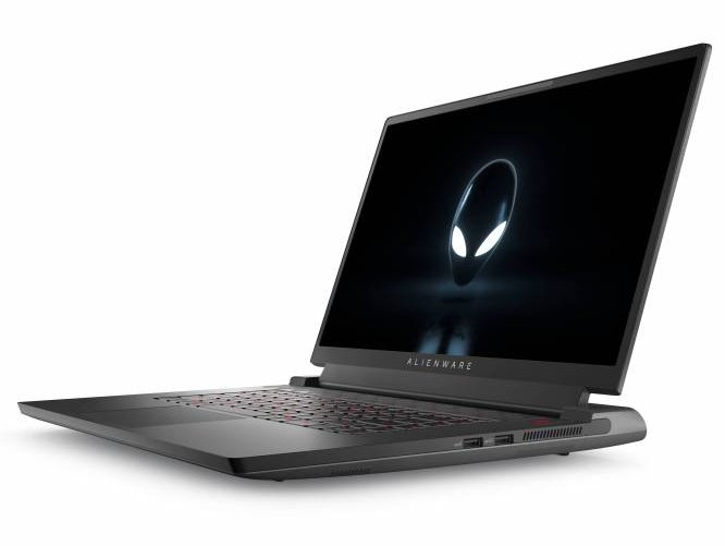 side view of the Alienware m17 R5