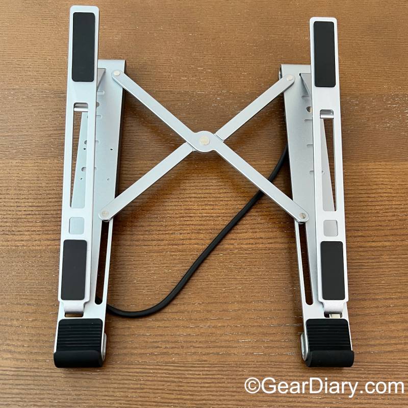 The extended IOGEAR Dock Pro 6-in-1 4K Dock Stand