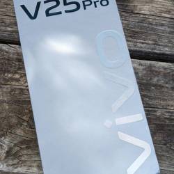 vivo V25 Pro retail box