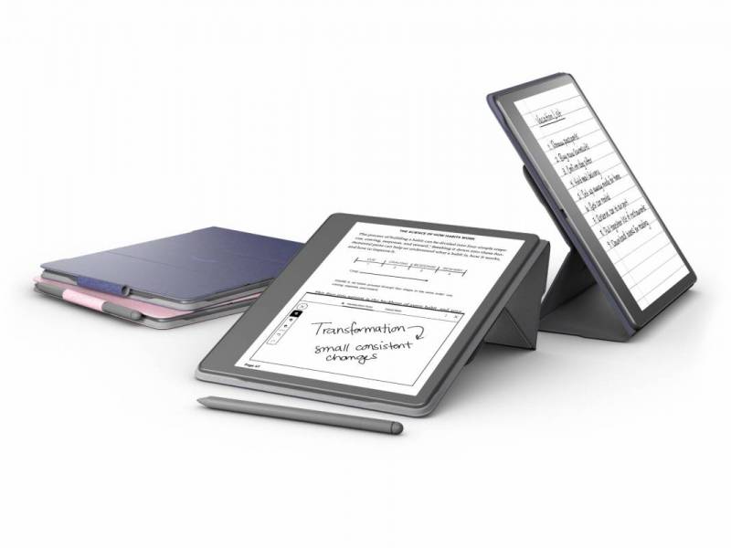  Amazon Kindle Scribe in different cases.