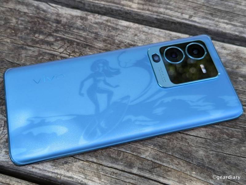 The back of the vivo V25 Pro showing its UV activated color changing capabilities. 