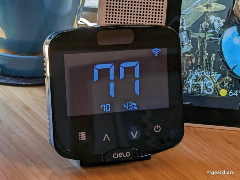 The Cielo Breez Plus, when turned on, will display the set point temperature, the room's current temperature, the humidity, and the WiFi signal strength.