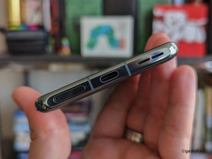 The bottom edge of the OnePlus 11 5G