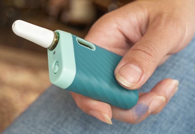 A person with long nails holds the CCELL Sandwave Battery