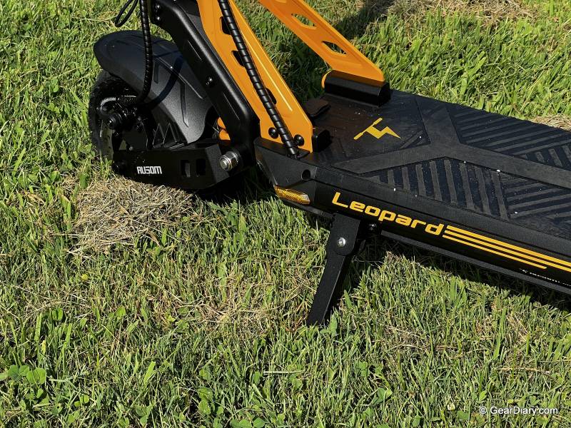 Ausom Leopard Electric Scooter Review: A Powerful Ride Built for the Streets and the Trail