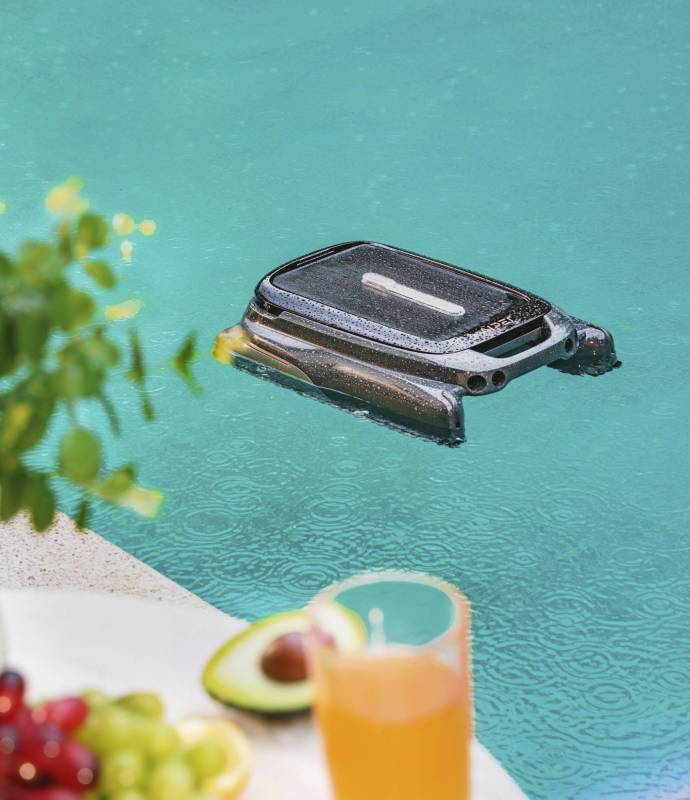 The Aiper Surfer S1 Solar Pool Skimmer Will Keep the Surface of Your Pool Clean So You Can Focus on Relaxation 4 Aiper Surfer S1 Solar Pool Skimmer