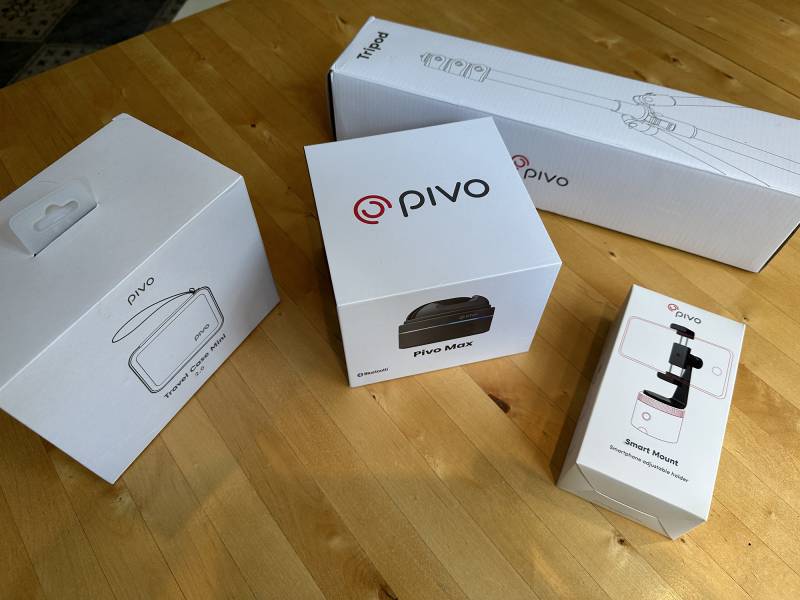 What's included in the Pivo Max + Essential Kit in their retail boxes.