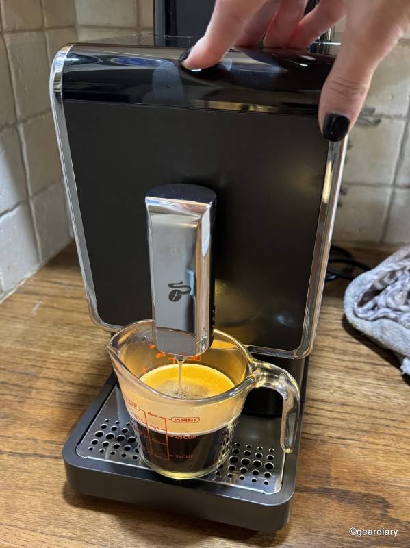 Tchibo Bean-to-Brew Coffee Machine Review: A Compact and Convenient All-in-One Espresso and Coffee Brewer 35 Adjusting the size of a large coffee