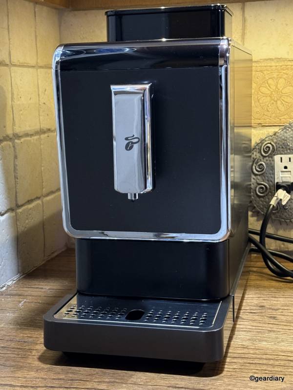 The front of the Tchibo Bean-to-Brew Coffee Machine