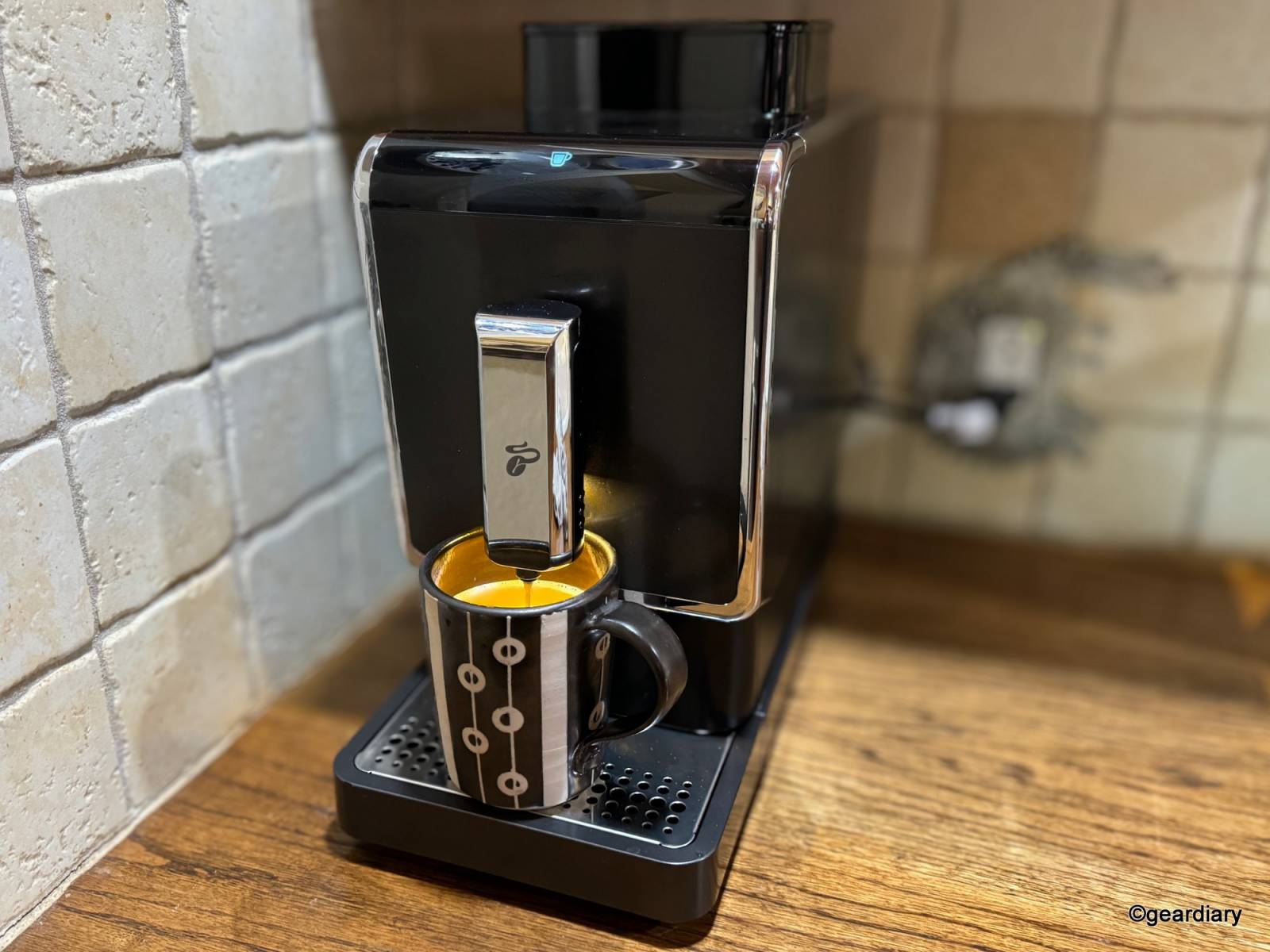 Tchibo Bean-to-Brew Coffee Machine Review: A Compact and Convenient All-in-One Espresso and Coffee Brewer