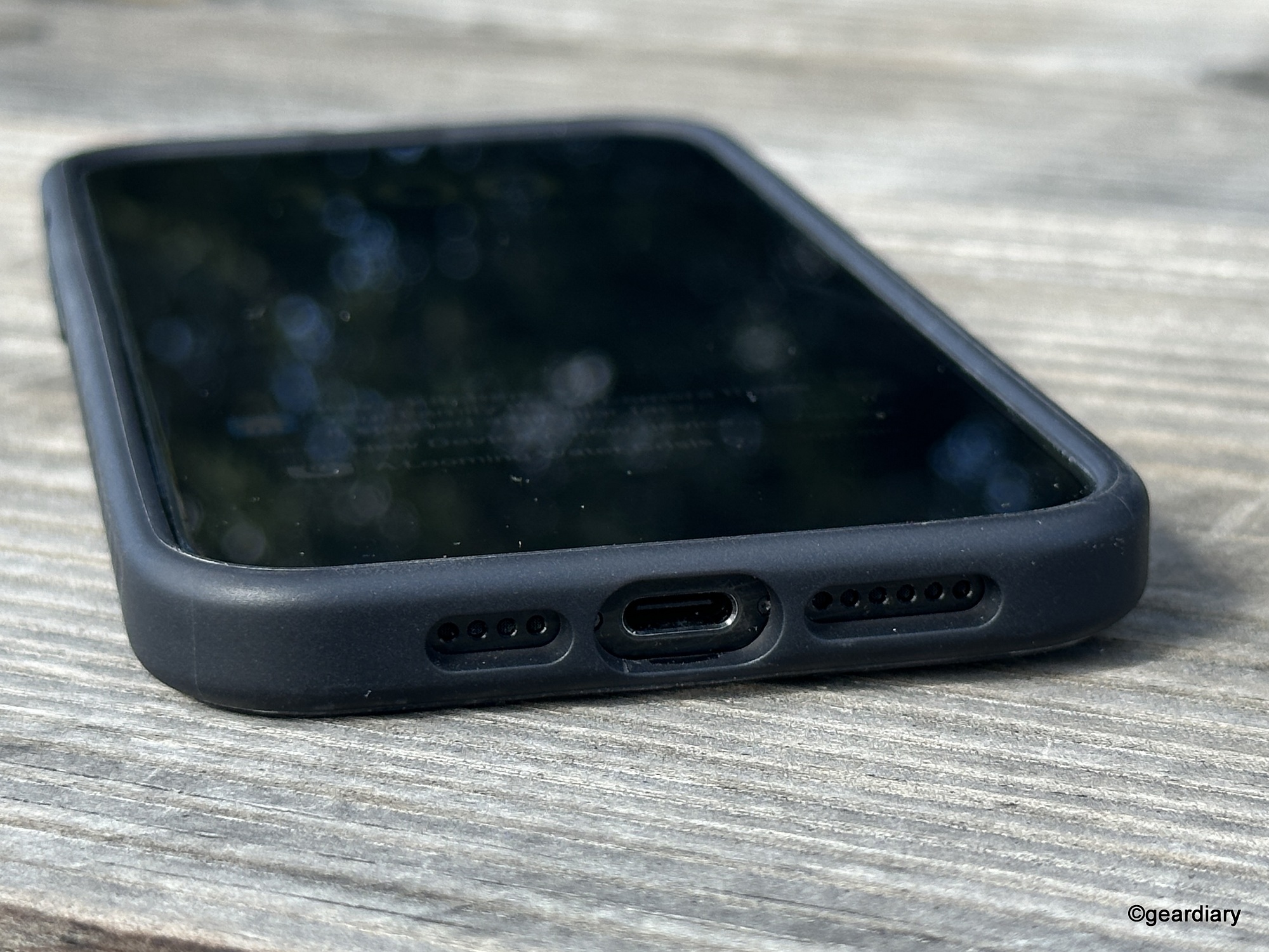 Incipio Idol iPhone 15 Pro Max case with MagSafe bottom