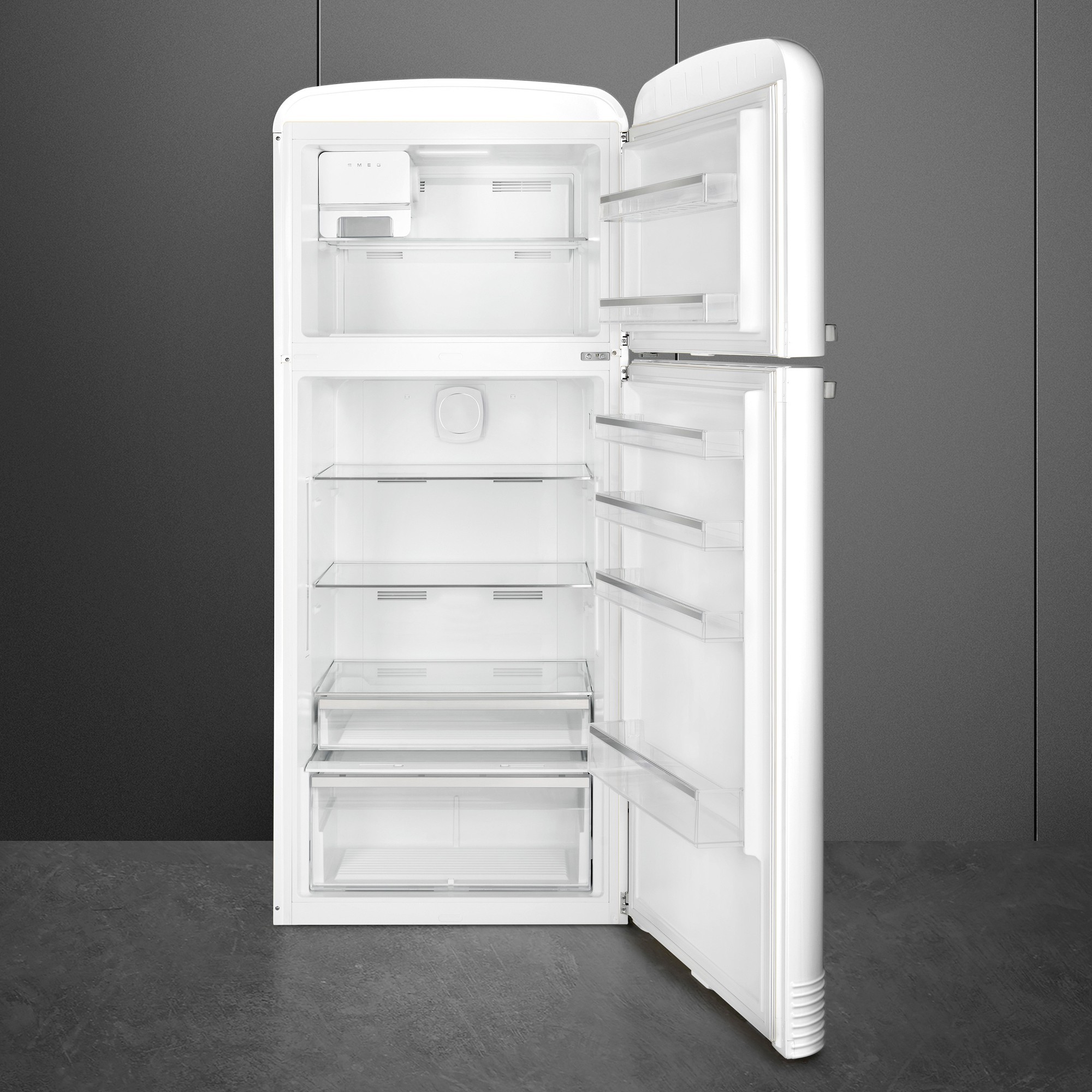 SMEG FAB 50 Refrigerator interior