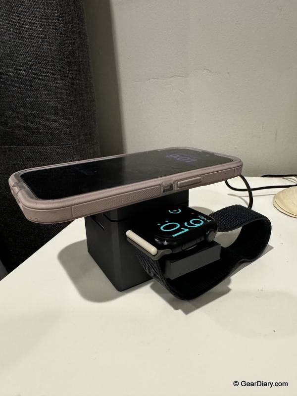 Charging and iPhone and Apple Watch on the Anker 3-in-1 Cube with MagSafe