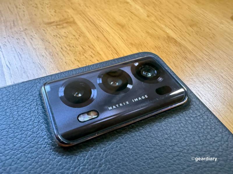 The cameras on the Honor Magic V2