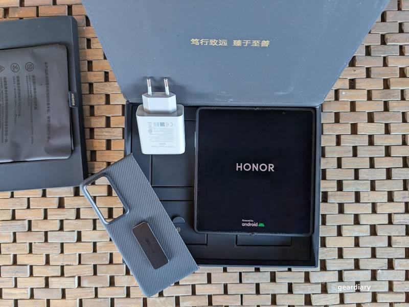 Accessories included with the Honor Magic V2