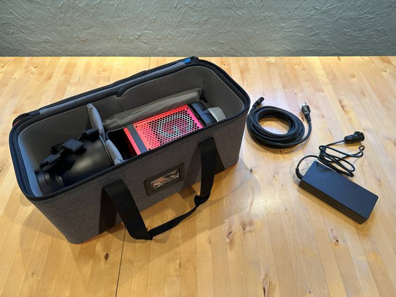 Accessories inside the GVM PRO-SD300B portable case